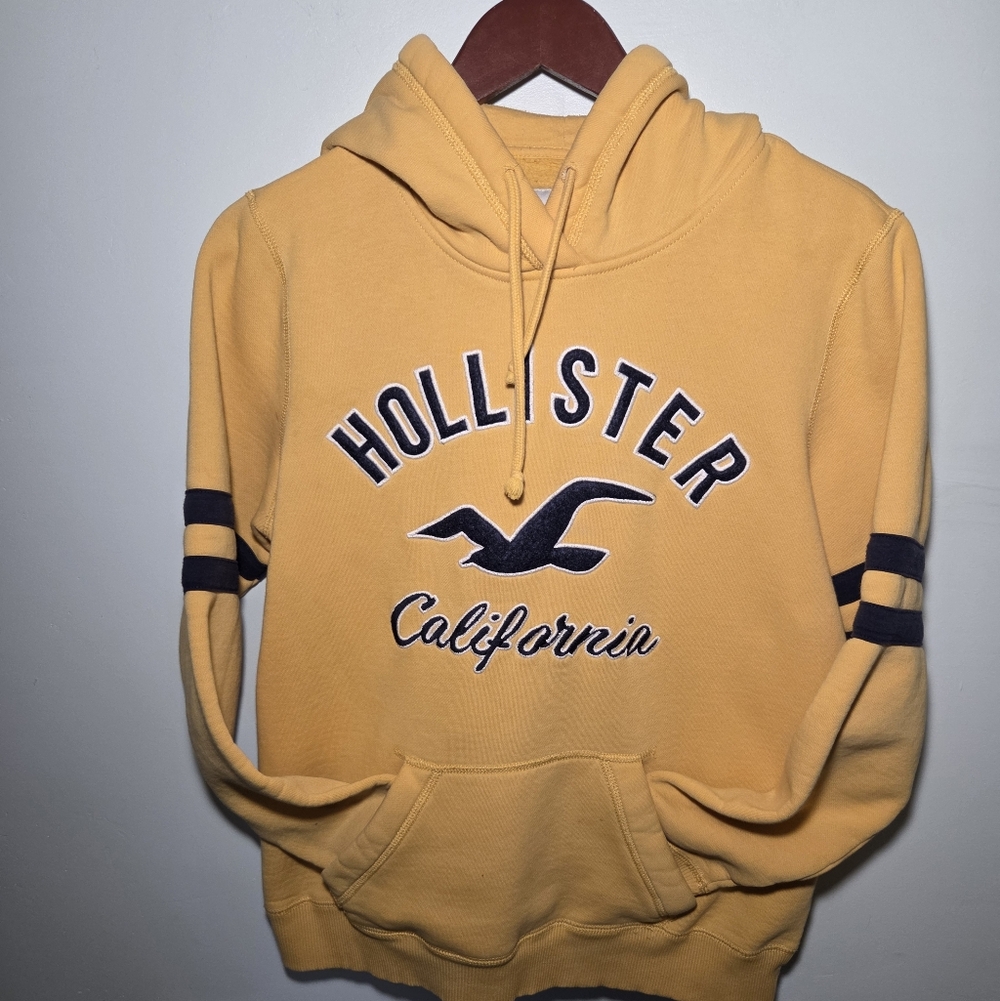 Hollister Men's Yellow Hoodie